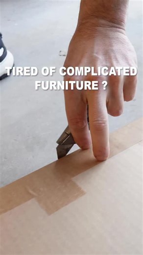 🛠️ With Simple Vans, assembling your van furniture becomes child’s play. Here are the steps to install the C5 unit 👇 1️⃣ Unbox your kit 2️⃣ Check the assembly manual 3️⃣ Apply the edge banding 4️⃣ Put the pieces together 5️⃣ Screw everything in place 🔩 6️⃣ Install it in your van 🚐 You can also add an extra step if you want to varnish or paint your unit. The result: a compact, functional kitchen — perfect for small vans. 👉 Top drawer with integrated countertop 👉 Clever storage for cutlery &