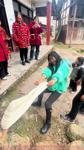 Traditional Maltose Making: Learn How to Pull the Perfect Strand!