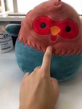 Do parrots get jealous too？#parrot #parrotsoftiktok #birdsoftiktok #talkingparot