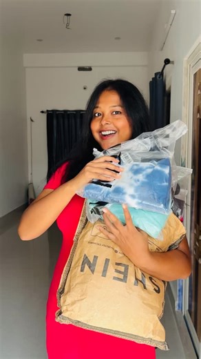 ʙʜᴀꜱᴡᴀᴛɪ 🦋 on Instagram: "Dress haul🥰🫰👗… . . #viral #trending #reels #haul #dress #instagram #explore #instagood #viralvideos"