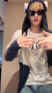 4.6K views · 1.4K reactions | #WINWIN "PAINT THE TOWN RED" CHALLENGE Video 14s mà xem 1 tiếng rồi chưa xong, Tư Thành hãy mở douyin đi ạ 凉 #DongSiCheng #윈윈 #ウィンウィン #วินวิน | Little Flower - Đổng Tư Thành • WinWin • Dong SiCheng VNFC | Facebook