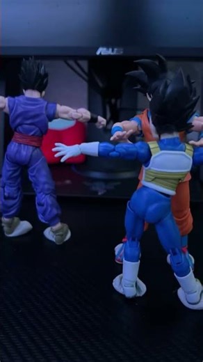 Goku teaching Vegeta how to dance 😂 #goku #vegeta #baile #dance #dbz #yt #shorts #fyp #blowup