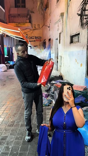 Tendances de Mode : Foulards et Ceintures Brodées