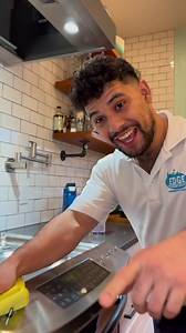 Cleaning a kitchen is the hardest task of all when cleaning a house! Today I will show you the smarted and cheapest but effective cleaning hacks to clean your kitchen! 😱🧽🏡#kitchencleaning #housecleaning #cleaninghacks | Edge Cleaning Service