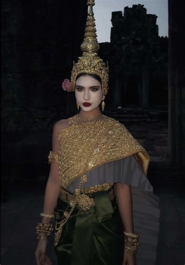 Gotta represent 🇰🇭 ទម្រង់១០០ឆ្នាំនៃរបាំព្រះរាជទ្រព្យ This look is from Cambodian (Khmer) culture, specifically inspired by classical Khmer royal and Apsara traditions. Dressed by @Soy salon @soy_weddingplanner Photoshoot concept by @V Gallery's The tall golden headdress (mokot/kbach-style crown) is an iconic piece in Khmer classical dance and royal attire. The intricate gold chest piece and jewelry reflect traditional Cambodian craftsmanship seen in Apsara dancers. The silk sampot (wrapped ski