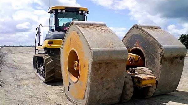 Incredible heavy machines: Tractors, bulldozers & material handlers in action!