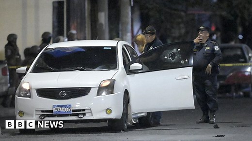 El Salvador: State of emergency after 62 gang killings in a day