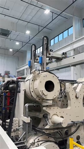 Today, we are crafting an order of BC 4844.5 Bulk Containers for a pioneer in the automotive industry. Our Automotive Industry Action Group (AIAG)-approved BC 4844.5 Bulk Container is the workhorse of today’s leading automotive and durable manufacturing companies. The high-pressure injection molded, two-piece compression heat-welded base is the most durable on the market. We eliminated the common challenges associated with fiberglass and metal in standard Bulk Containers by incorporating our adv