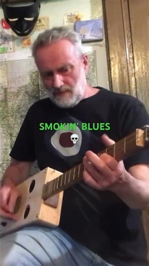 SMOKIN’ BLUES💀#blues #bluescommunity #boxguitar