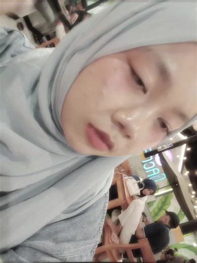 Dealing with Acne: Tips and Emotional Impact