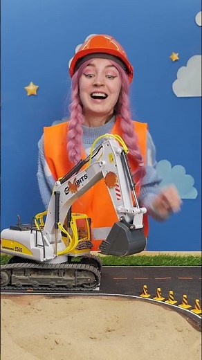 Cardboard Cleaning Fun! 🧹 Cool DIY Tools for Kids! #craft #shorts