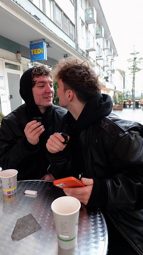 Zwillinge beantworten Fragen! Teil 1