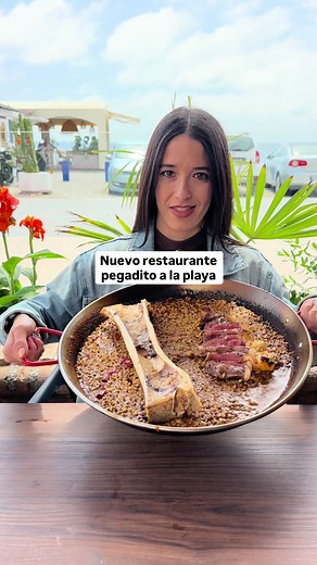 Nuevo restaurante! publi. Abre en una de las playas más visitadas de Granada un restaurante con una gran variedad de platos. Desde gildas, carnes y pescados hechos en horno de leña de olivo, arroces... hasta opciones para los más peques. Está literalmente a 10 pasos de la playa y puedes comer en su salón interior, que es bastante amplio o en la terraza en la que hay varias mesas en las que se está muy agustico. Nosotros probamos: -Gilda de ventresca de atún -Surtido de crudos de atún -Arroz de t