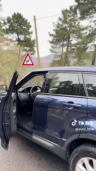 SHITET Range rover Evoque •Viti 2015 •Motorri 2.2Nafte •Kambio automat •103.000 km •| FULL OPTION | Makina disponon gjendje shum te mire xhenerike dhe estetike . Gati per cdo kontroll nga ana juaj GARANCI PER MAKINEN!✅ Cmimi 13.800€ 📞0692883111 #makinaneshitje #rangeroverevoque #albania #tirona #vir