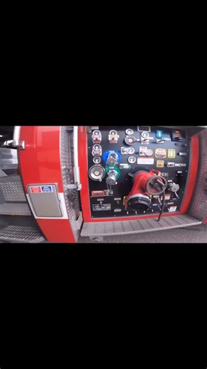 🔥 Albuquerque, NM forcing entry and making the hit on a vacant commercial fire! 🎥 Credit: Albuquerque Fire Rescue #fire #firedepartment #firefighter #firefighters #fireman #firemen #responding #firetruck #workingfire #TailboardLeadership | Tailboard Leadership