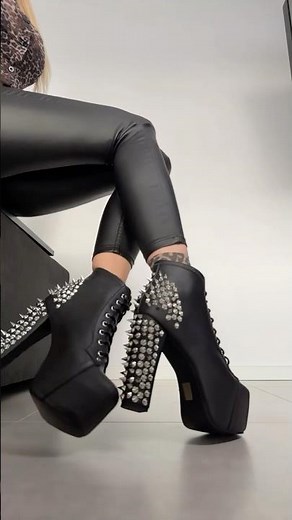 Likey or no likey? Black Chunky Heels Platform Boots #heels #boots #highheels