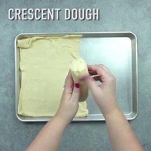 Ranch Veggie Pizza - this one is a staple at family gatherings! RECIPE: https://www.bunsinmyoven.com/2017/01/09/cold-veggie-pizza/ | The Novice Chef