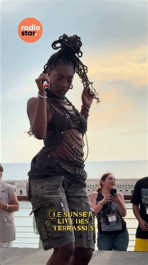 Ebony sur la scène des Sunset Live des Terrasses#ebony #concert #live #sunsetlive #radiostar