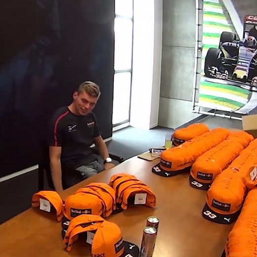 Max Verstappen signs 1000 orange driver caps - 60 min. time-lapse