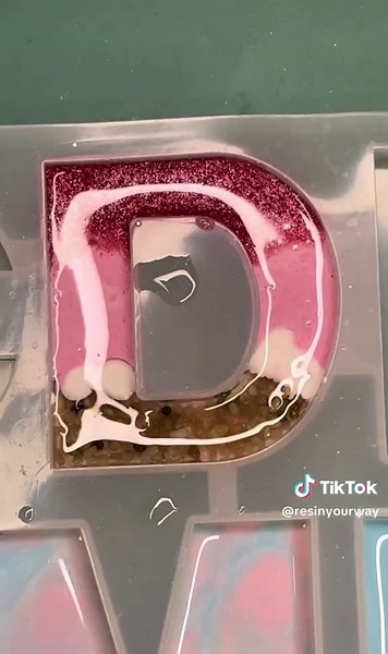 DIY Ocean-Inspired Epoxy Resin Keyring