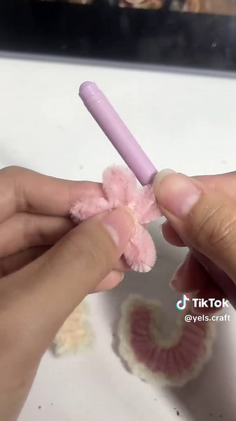 Create a Fuzzy Wire Initial Keychain: A Step-by-Step Guide