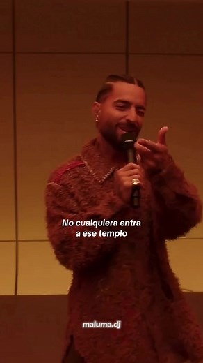 Él a ella y ella a su tiempo ⌛️ #maluma #haceunmes #donjuan #donjuanusatour #malumababy #viral #fypシ #teksteshqip #kengeshqip #donjuantour #lyrics