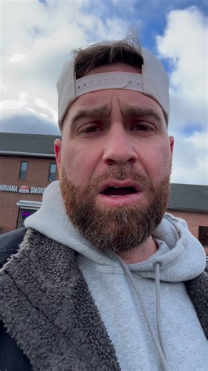 Ryan on Instagram: "Who can help me with this snow blower issue!? ⛄️ ❄️"