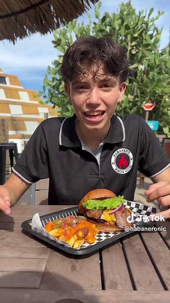 Deliciosas hamburguesas en Plaza Chichén Itzá