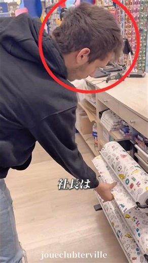 This employee wraps presents fast!