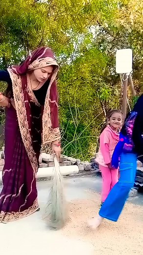 6.1M views · 10K reactions | भउजी टरकीया में 鹿殺 #dance #video #shortsvideos #bhojpuri #song #treanding #viral 鹿殺❣️❤️♥️冀 | Anshika | Facebook