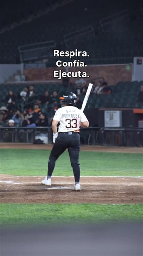 Mariana Rodriguez Alegria on Instagram: "En momentos grandes…⬇️ Cuando el escenario es grande y la mente se acelera, volver a lo esencial lo cambia todo. • Respirar es importante porque calma el cuerpo y ordena la mente. Te regresa al presente y te permite sentir control en medio de la presión. • Confiar en ti misma es recordar que no llegaste aquí por casualidad. Todo lo que entrenaste, cada repetición y cada sacrificio viven dentro de ti. CONFÍA EN TU PREPARACIÓN ✨ • Ejecutar es soltar el mied