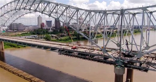 Woman jumps off I-40 bridge into Mississippi River
