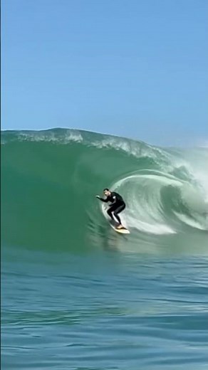 Surfamos ondas azuis e tubulares na baia de Vitória! Veja o vídeo novo no nosso canal!