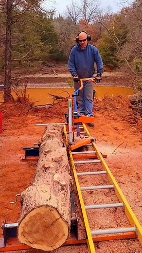 milling off grid with the Norwood pm14 chainsaw mill Neo-tecs farmmac f372 Husqvarna 372xp clone saw logs to lumber #372xp #husqvarna #husqvarna372xp #farmmac660vw #neotec #chainsawmilling #norwood #logstolumber #chainsawmillin