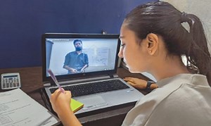 Class zoom mein Exam room mein? SAY NO TO PHYSICAL EXAMS! #NasliBatain #RealTalk Instagram: www.Instagram.com/Pro.Taa_ Snapchat : Shahzar.Hashmi | Protaa