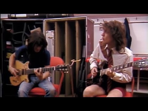 AC/DC - Malcolm and Angus - BACKSTAGE - 1983