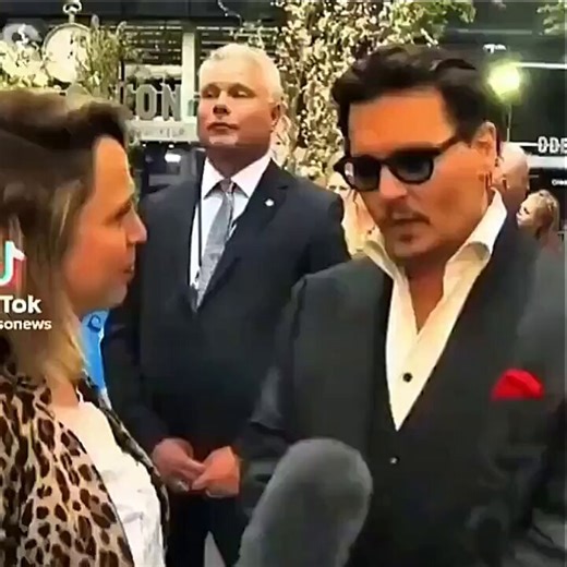 🚨 Johnny Depp anni fa andò al nocciolo della questione:- Se Donald #Trump verrà eletto presidente degli Stati Uniti, in un certo senso questo sarà un evento storico e epocale. Perché sarà l'ultimo presidente degli Stati Uniti. E a questo punto tutto finirà.Amen. 🤔