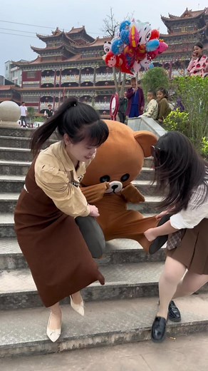 8.3M views · 10K reactions | Ối Dồi ôi, dám tét Mông hai Chị à Gấu lầy  #khoaicoihai #haihuoc #funny #justforlaughs #haikich #gaubeo #gaubeolayloi #gaulay #gaulaymatngau #trending #gauhaihuoc #gausieulay #gausieucute #gaulaytiktok | Super Muddy Bears | Facebook