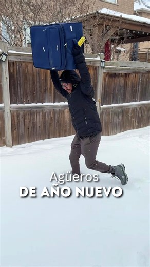 EMPAQUE Y VAMOS on Instagram: "Hay rituales de año nuevo que funcionan… y otros que no tanto 😅 Pero si vas a viajar, hay algo que no se negocia: llegar con internet al país destino. Obtén 15% OFF en tu plan de datos con la eSIM de Saily entrando a saily.com/empaque y usando el código EMPAQUE al pagar ✈️📱 ¿Cuáles son los agüeros o tradiciones de año nuevo que no pueden faltar? #metasdeañonuevo #viajarporelmundo #metas2026 #aguerosfindeaño #agueroscolombianos #vivirenelextranjero"