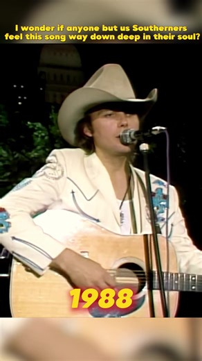 Dwight Yoakam's Emotional Tribute in 'I Sang Dixie'