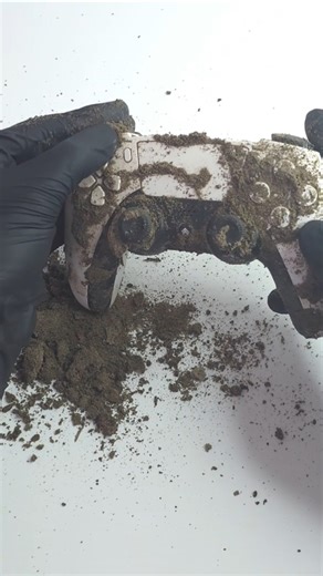 I cleaned my dirty PS4 joystick