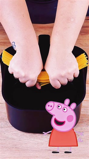 My Italian friends surprised everyone with spaghetti made in the air fryer. #cooking #peppapig #spaghetti