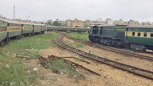 282K views · 5.7K reactions | ایسا منظر قسمت سے ہی دیکھنے کو ملتا ہے - ۳ ٹرین ایک ساتھ کراچی کینٹ اسٹیشن پر♥️ : Usama Qureshi | Railgari | Facebook