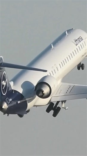 🚀😎 Lufthansa CRJ9 sunny Takeoff #aviationlove #airportwatch #haj #planespotting