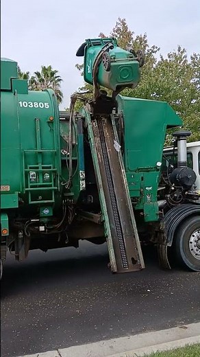 Waste Management Autocar N2 Amrep on trash