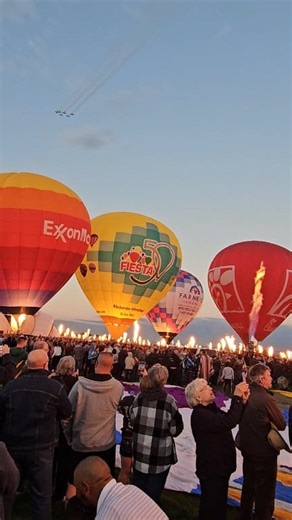 2.9K views · 96 reactions | One of the highlights in Albuquerque International Balloon Fiesta at Albuquerque, New Mexico #thetastytravel #Balloonfestival2025 #albuquerquenewmexico #balloonfiesta #albuquerqueballoonfiesta #albuquerque #visitnewmexico #visitalbuquerque #usa | The Tasty Travel | Facebook