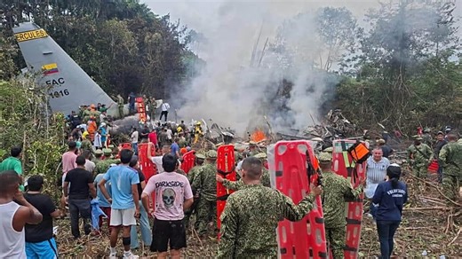 Crash d'un avion militaire colombien : des débris en flammes aperçus