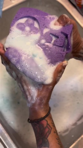 Relaxing ASMR Sponge Squeezing for Dialysis Comfort