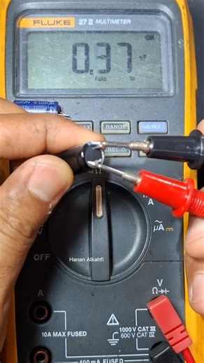 1.6K reactions · 95 shares | Find out the contents of an electrolytic capacitor using a digital multimeter. #capacitor #mutimeter | Hanan Al Kahfi | Facebook