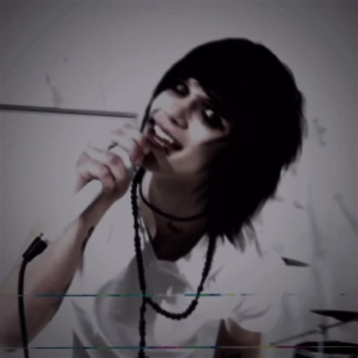 Exploring the Scene Girl Aesthetic in Music and Fashion
